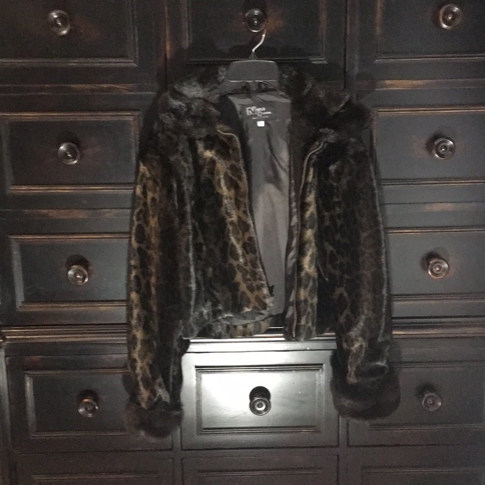 Faux fur cropped zipper jacket